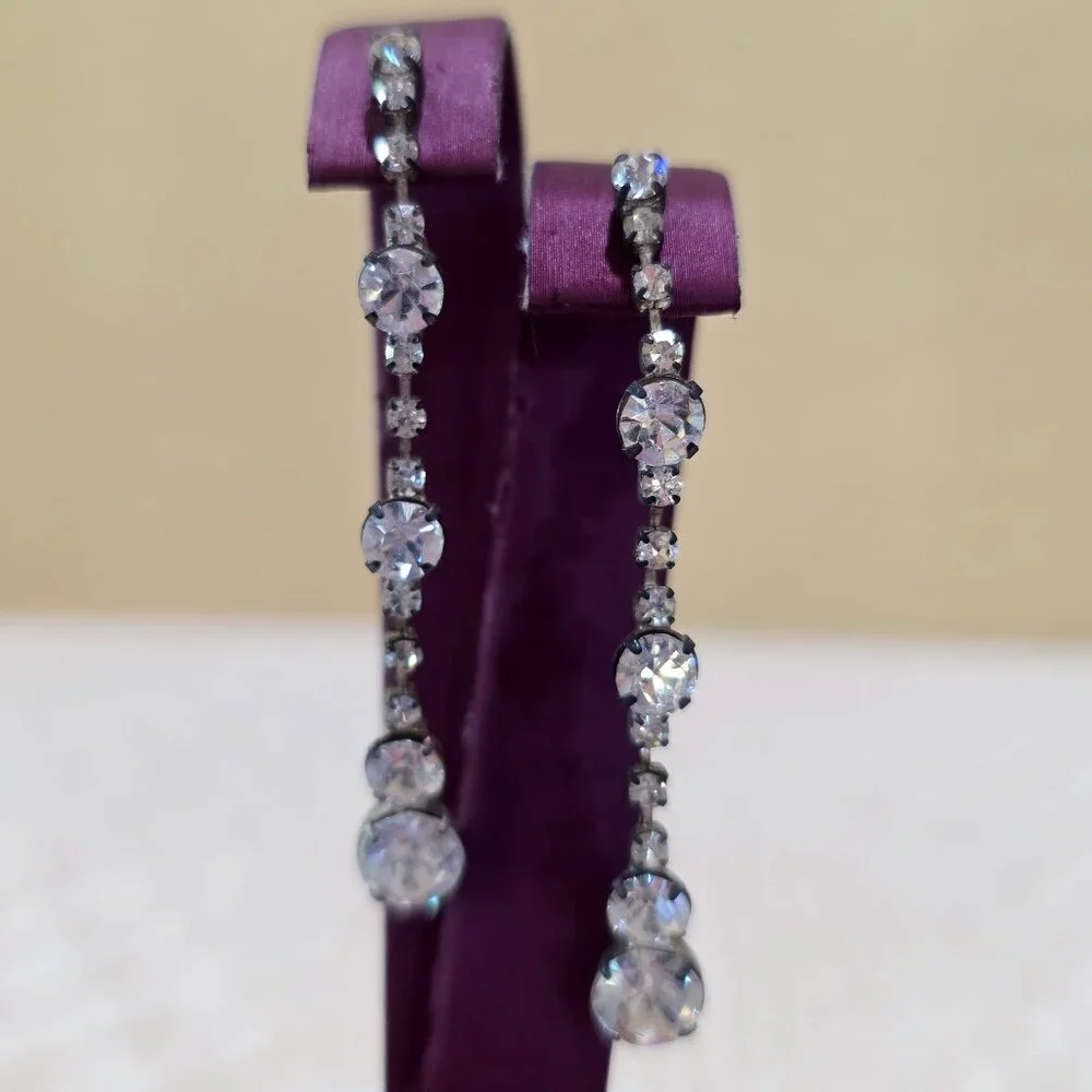 Vintage Prong-Set Round White Rhinestones Elegant Dangle Pierced Earrings